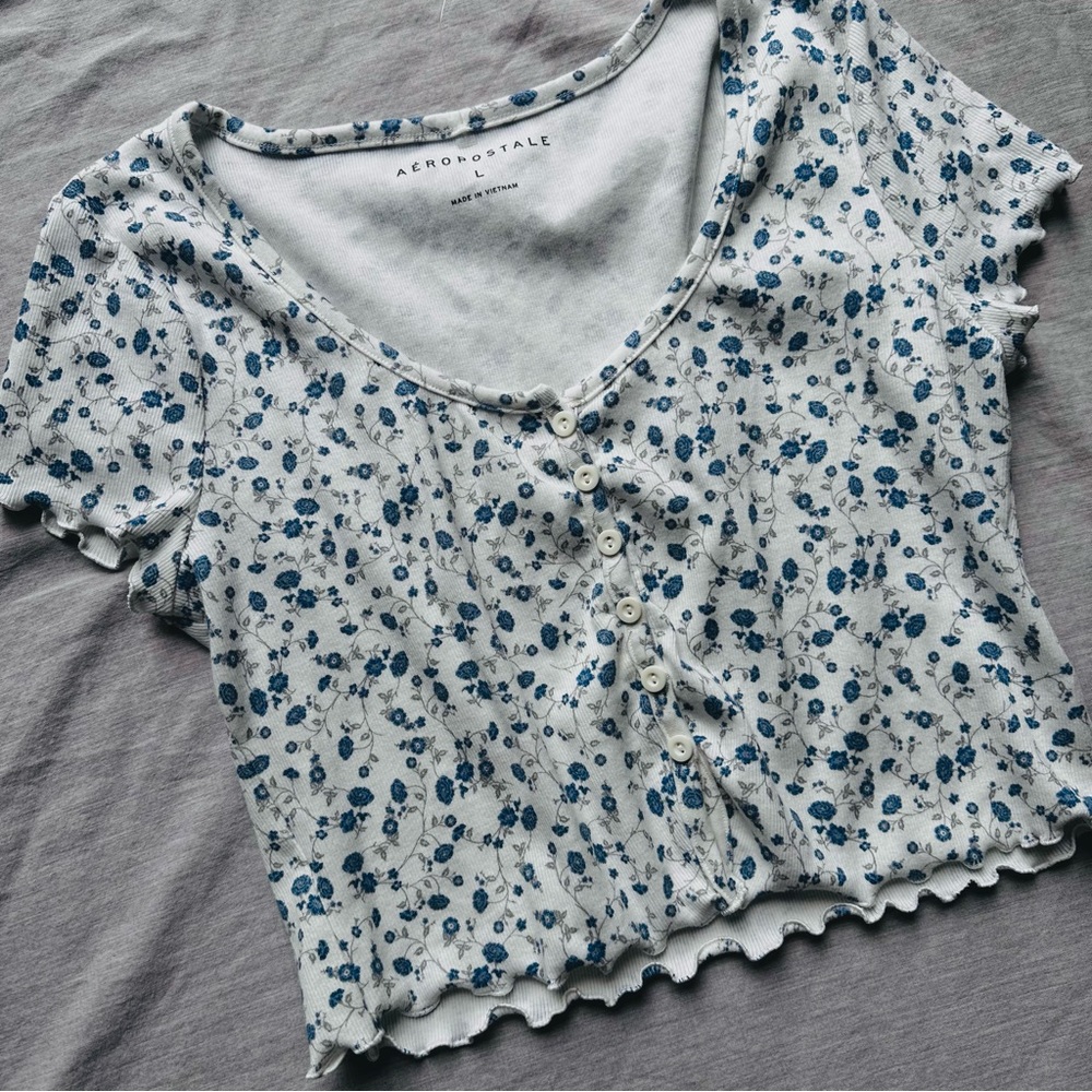 Cropped Top - Picture 3 of 5